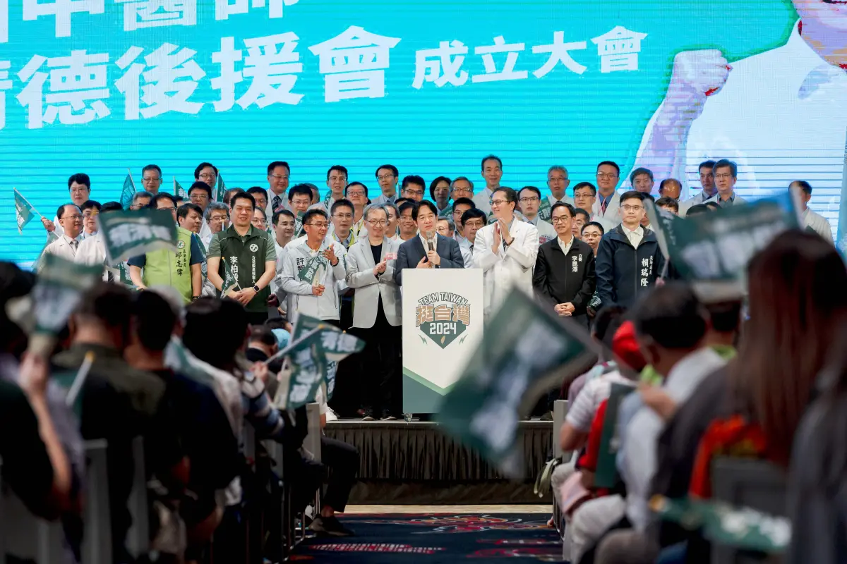 ▲賴清德出席「全國中醫師賴清德後援會」成立大會，致詞時提到，鴻海近來被中國查稅，他向中共喊話，別因選舉就逼台商表態。（圖／賴清德競辦提供）