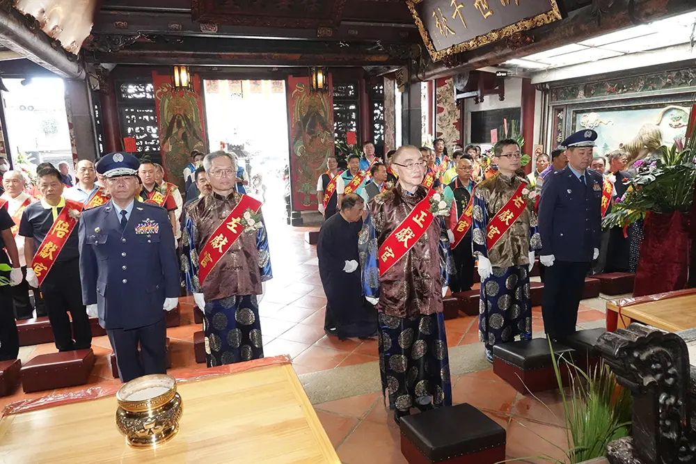 ▲前國防部長馮世寬上將軍率文武軍職人員擔任初獻正獻官（圖／記者劉悅儷攝， 2023,10,22）