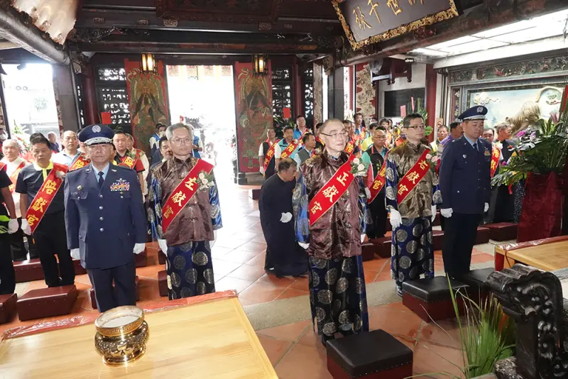 ▲前國防部長馮世寬上將軍率文武軍職人員擔任初獻正獻官（圖／記者劉悅儷攝， 2023,10,22）