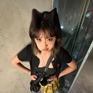 ▲▼梧桐妹化身「異瞳貓貓」。(圖/翻攝自梧桐妹IG) ▲▼梧桐妹化身「異瞳貓貓」。(圖/翻攝自梧桐妹IG)