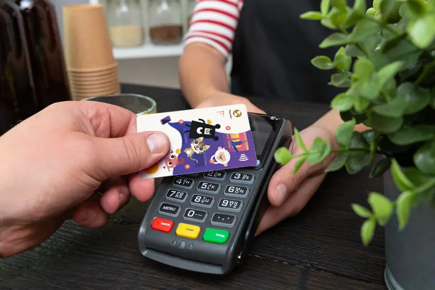 ▲由於遭詐自洩密碼得認賠，銀行提醒信用卡持卡人要小心，同時統計也發現，目前單筆最高自付近33萬元，並提供30期0利率還款減輕壓力。（圖／兆豐銀行提供）