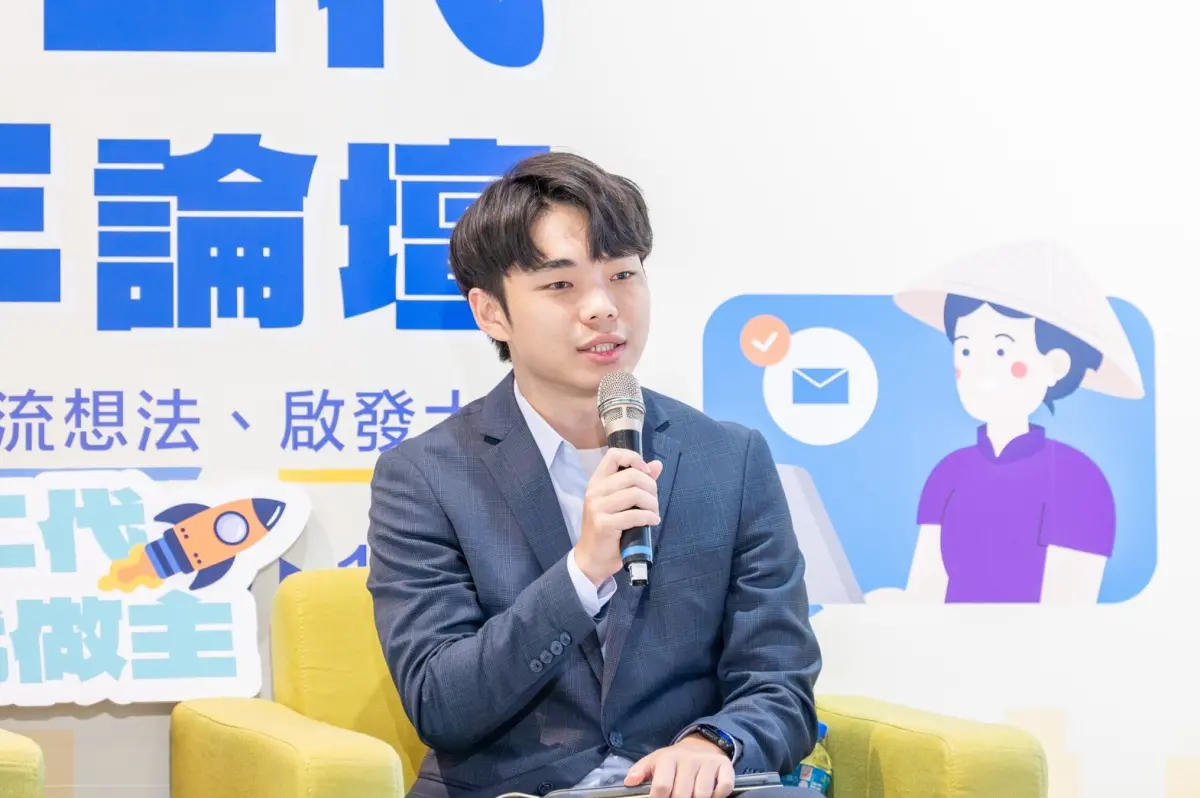 ▲「新二代青年論壇」由新住民二代創立的協會自行籌劃內容，並邀請講師進行座談。圖為東南亞電競賽事總監孫鼎鉉。（圖／桃園市政府）