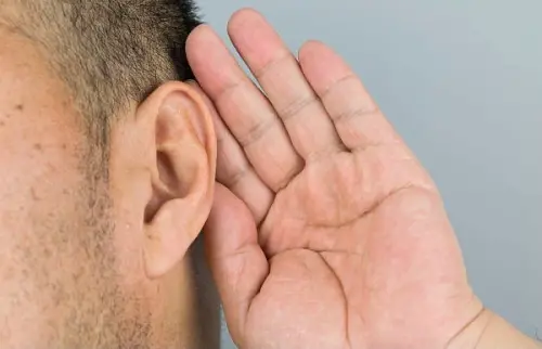 老年聽力危機！自然老化不用管？聽力師揭「最慘下場」
