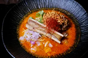 集結咖哩、椰奶等風味為湯頭的「泰北牛肉金麵」,為泰北國民美食。(圖/記者葉盛耀攝) ▲集結咖哩、椰奶等風味為湯頭的「泰北牛肉金麵」,為泰北國民美食。(圖/記者葉盛耀攝)