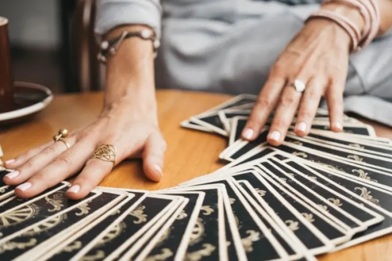 台灣命理產業商機爆發!家數逐年成長 銷售額「去年近3億」