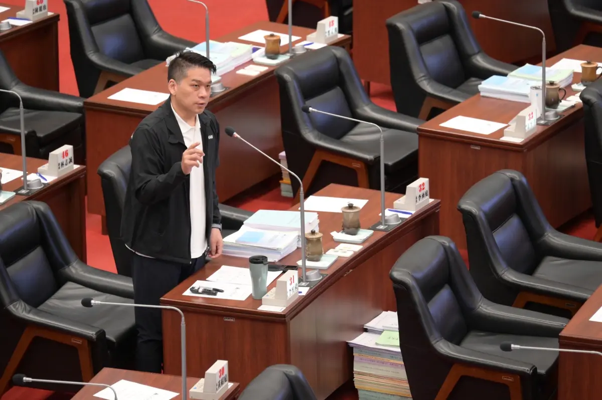 ▲左楠區立委候選人李柏毅長期在市議會提出「企業總部經濟」概念，並結合市長陳其邁「左營大車站」計畫，將新舊左營做串聯。(圖／南方問政辦公室提供)