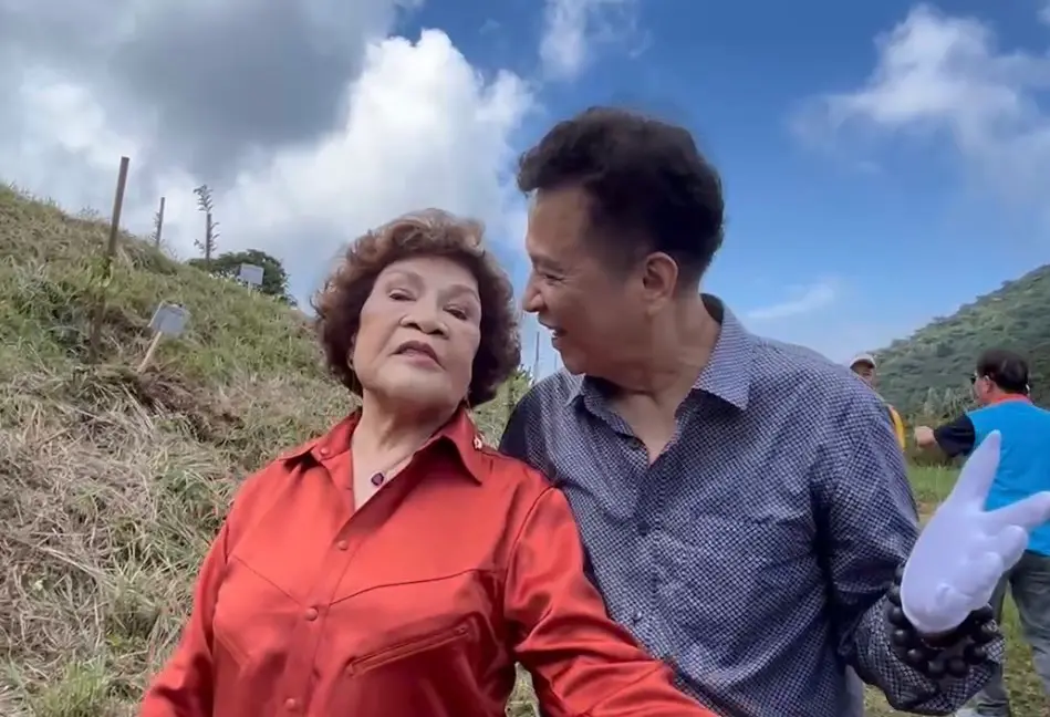 ▲周遊（左）聽到老公李朝永許願一起死，無情吐槽「男生壽命比較短」。（圖／記者蔡依庭攝）