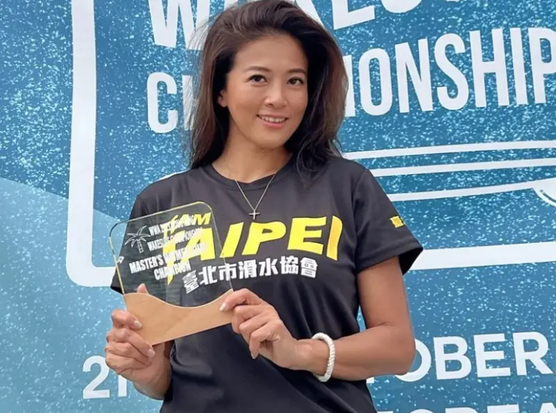 ▲Kimberly陳美彤勇奪2023 WWA亞洲巡迴賽香港站Master Women Surf冠軍（星予公關提供）