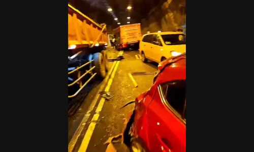 新澳隧道17車連環撞釀1死！超速還「超載3公噸」　司機20萬交保
