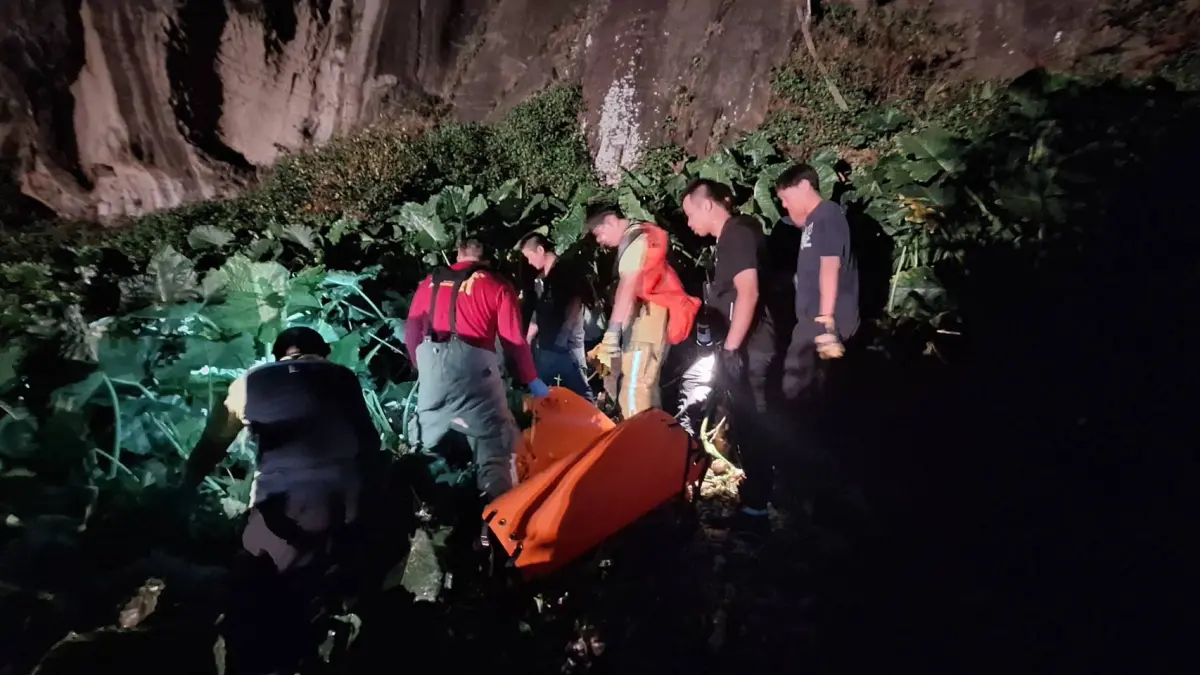 ▲警消獲報後，出動大批人馬前往救援。（圖／翻攝畫面）