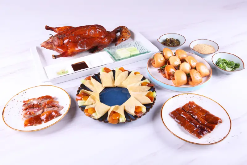 ▲套餐中包含宜蘭在地特色美食鳳凰烤鴨六吃。(圖/長榮鳳凰礁溪提供)
