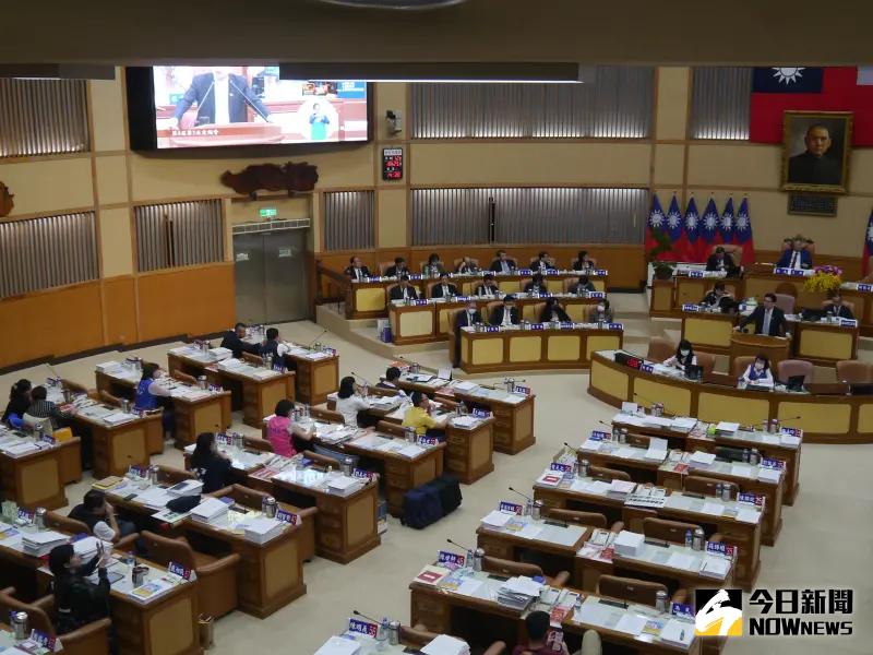 ▲新北市議會國民黨團市政總質詢時禮讓給新北市代理市長、副市長劉和然做30分鐘完整年度施政報告。(圖 /記者吳嘉億攝,2023.10.25)