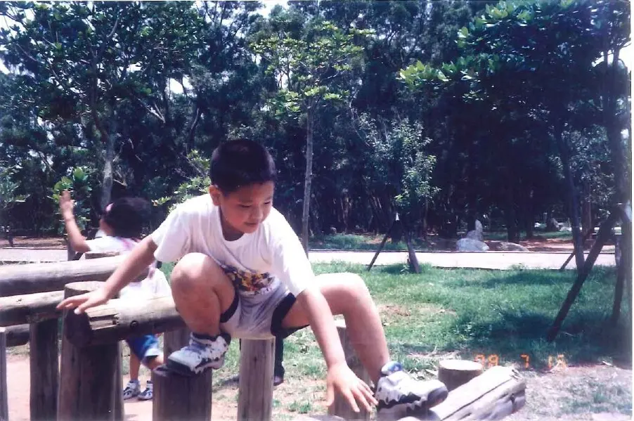 ▲小時候的羅廷瑋長得有點壯，他卻自爆個性「很猴子」。（圖／羅廷瑋提供，2023.10.28）