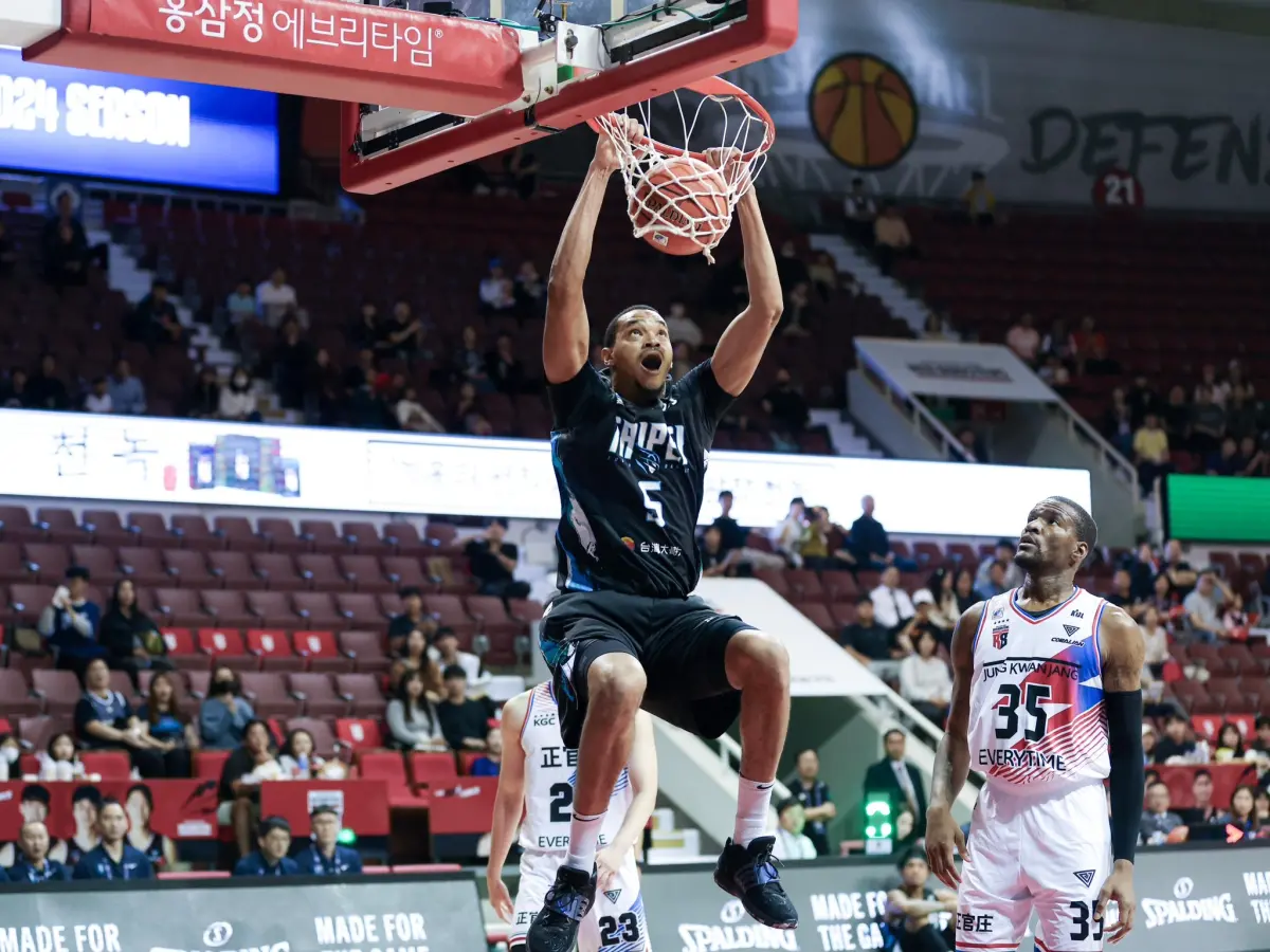 ▲PLG洋將改成4節8人次，本土球員面臨的競爭會變得更大，圖為富邦外籍中鋒強森。（資料照／富邦勇士提供）