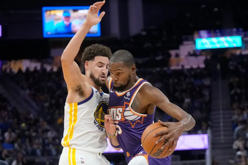 ▲Klay Thompson防守前隊友Kevin Durant表現出色，讓這位超級得分手今晚22投僅7中，沒有找到投籃感覺。（圖／美聯社／達志影像）