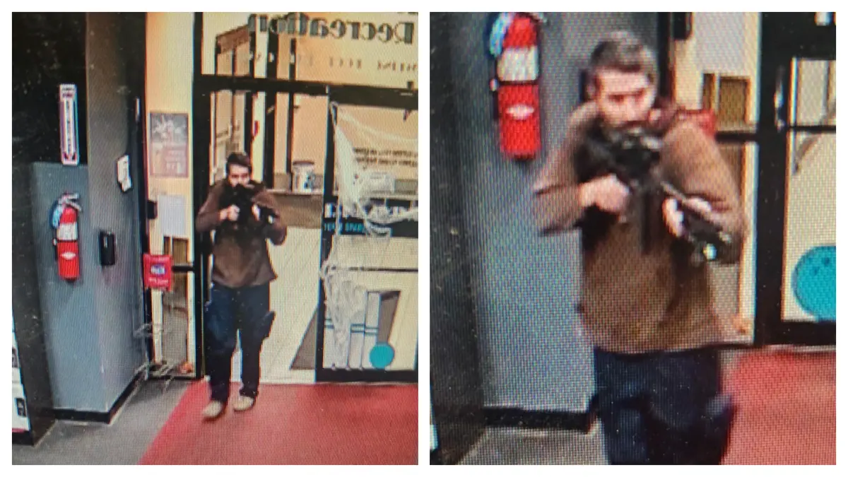 ▲美國緬因州25日晚間爆發2起槍擊事件，造成至少22人死亡。當地警方公布槍手持槍的監視器畫面。（圖／翻攝自Facebook／Androscoggin County Sheriff`s Office）