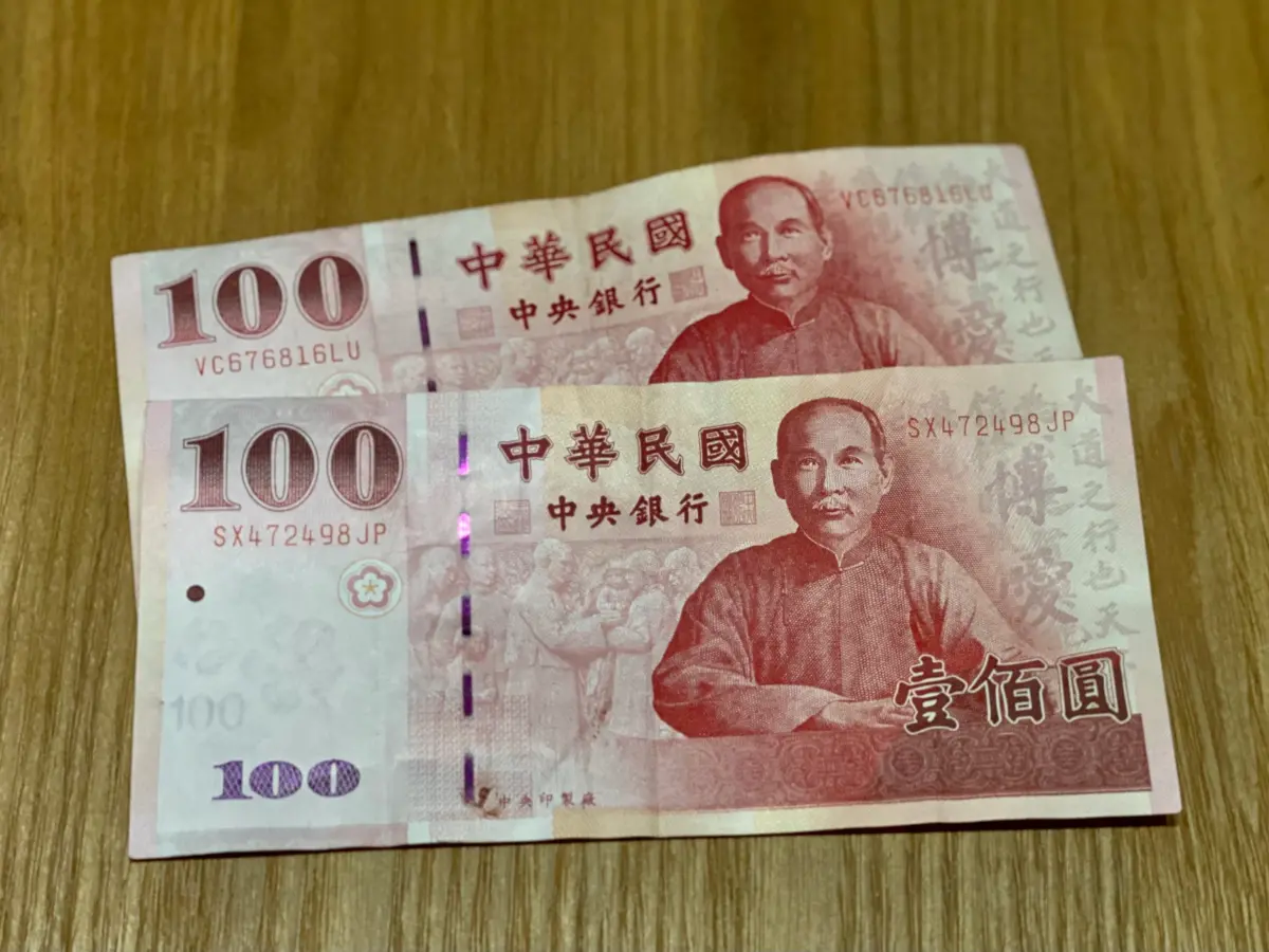 ▲2023台中購物節於今（26）日起跑，第三波物調券也同步登場，自26日至28日將再次發放，市民可將百元鈔票換成兩百元物調券，價值翻倍。（圖／記者葉盛耀攝）