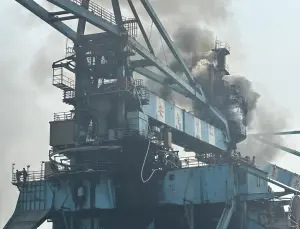 台中電廠「台中港卸煤機」突悶燒起火！19名消防員緊急衝現場灌救
