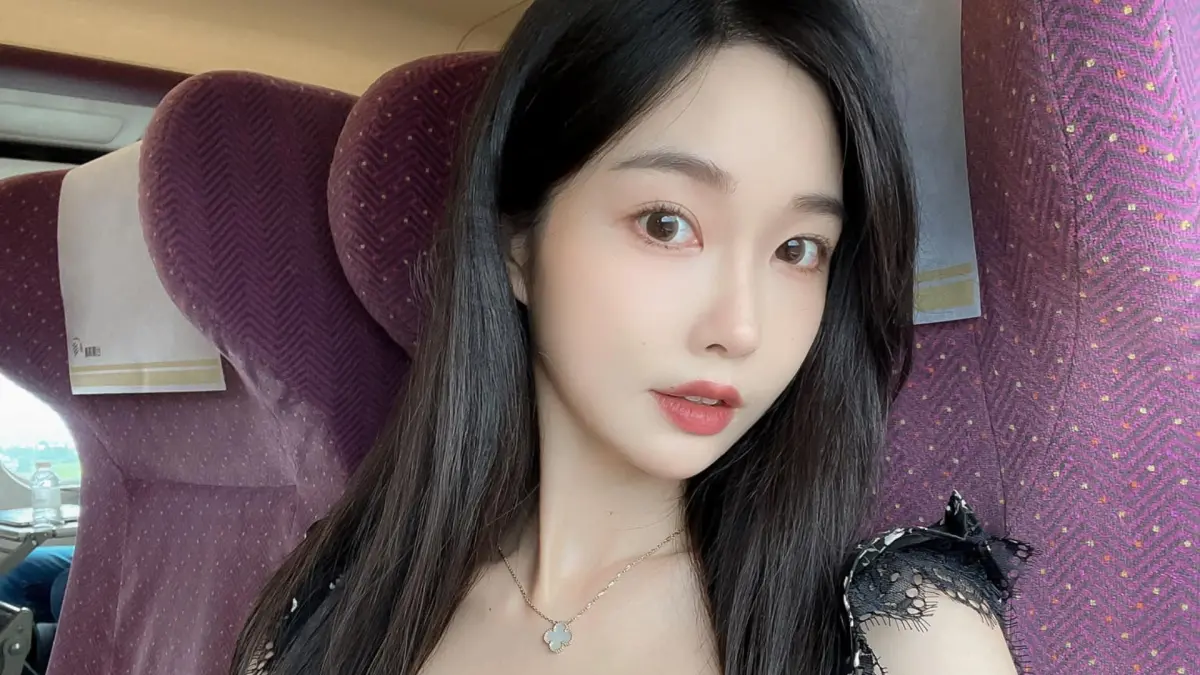 ▲師大校花黃上晏分享比基尼照，臀型驚豔眾人。（圖／翻攝自黃上晏臉書）