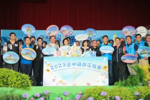 台中國際花毯節　打造「浮空」花卉城堡
