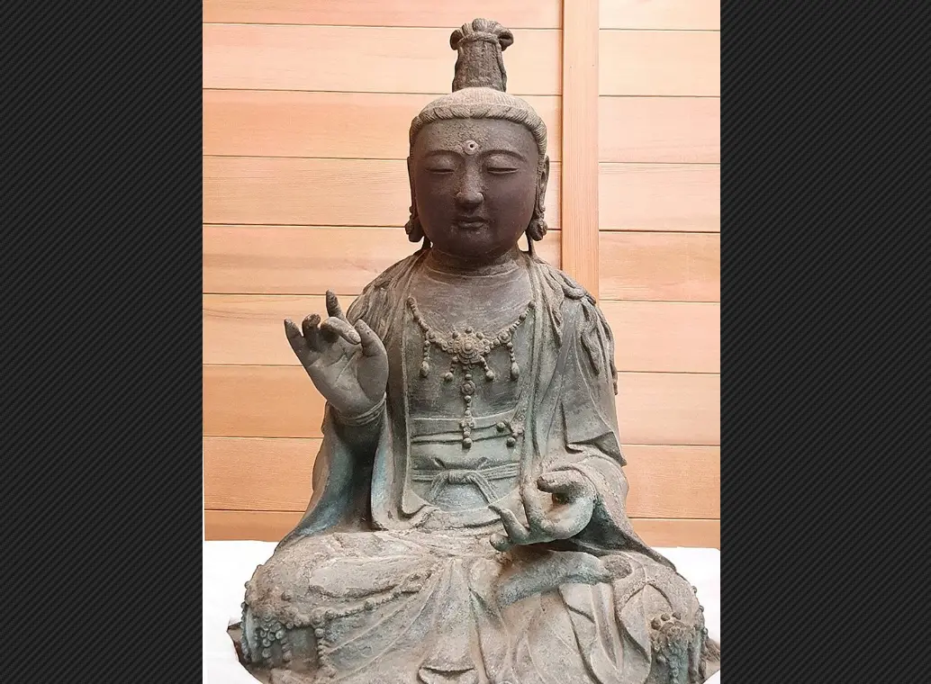 ▲這尊古佛像最初是由高麗國瑞州浮石寺於西元1330年打造，之後輾轉落到日本長崎縣對馬島觀音寺，2012年又被韓籍竊賊偷回韓國，佛像所有權歸屬引發日韓爭議。（圖／翻攝自韓聯社）