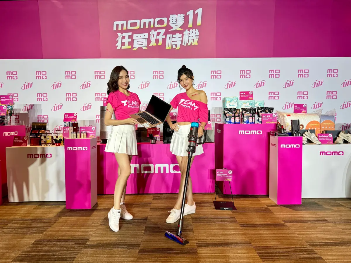 ▲momo為了疏散11/11當日流量，首度祭出「雙主峰」，除了11/11會有超低商品優惠之外，11/1 也會有相同力道的折扣。（圖／記者周淑萍攝）