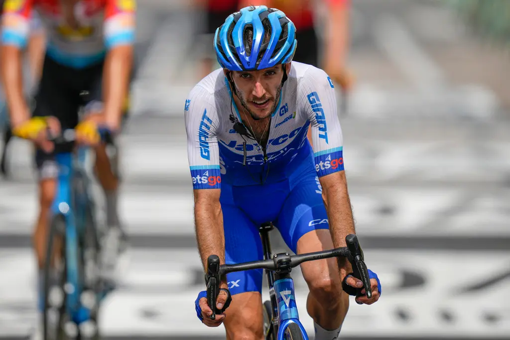 ▲環西冠軍車手Simon Yates參加台灣KOM，不僅是奪冠大熱門，更有機會挑戰Vincenzo Nibali在2017年所保持3小時19分54秒的KOM紀錄。（圖／美聯社／達志影像）