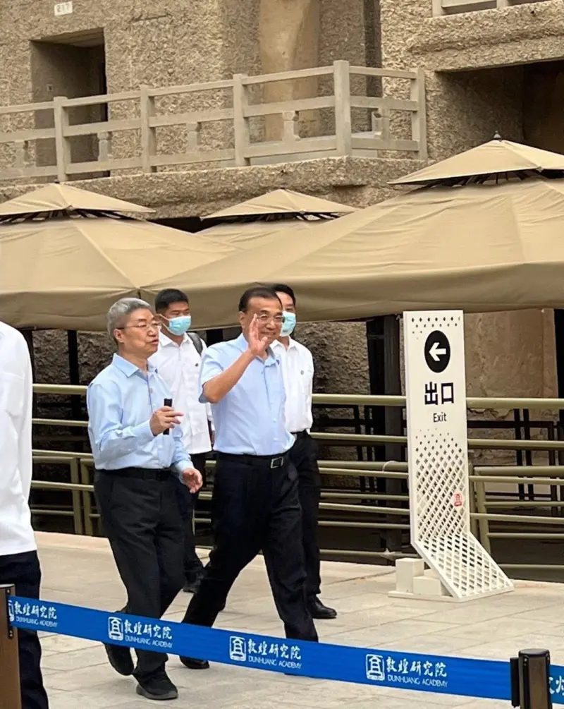 ▲李克強卸任後深居簡出,最後一次公開路面是在8月底,當時他在敦煌莫高窟參訪,消息在社群媒體上上大為傳播。(圖/翻攝自X)