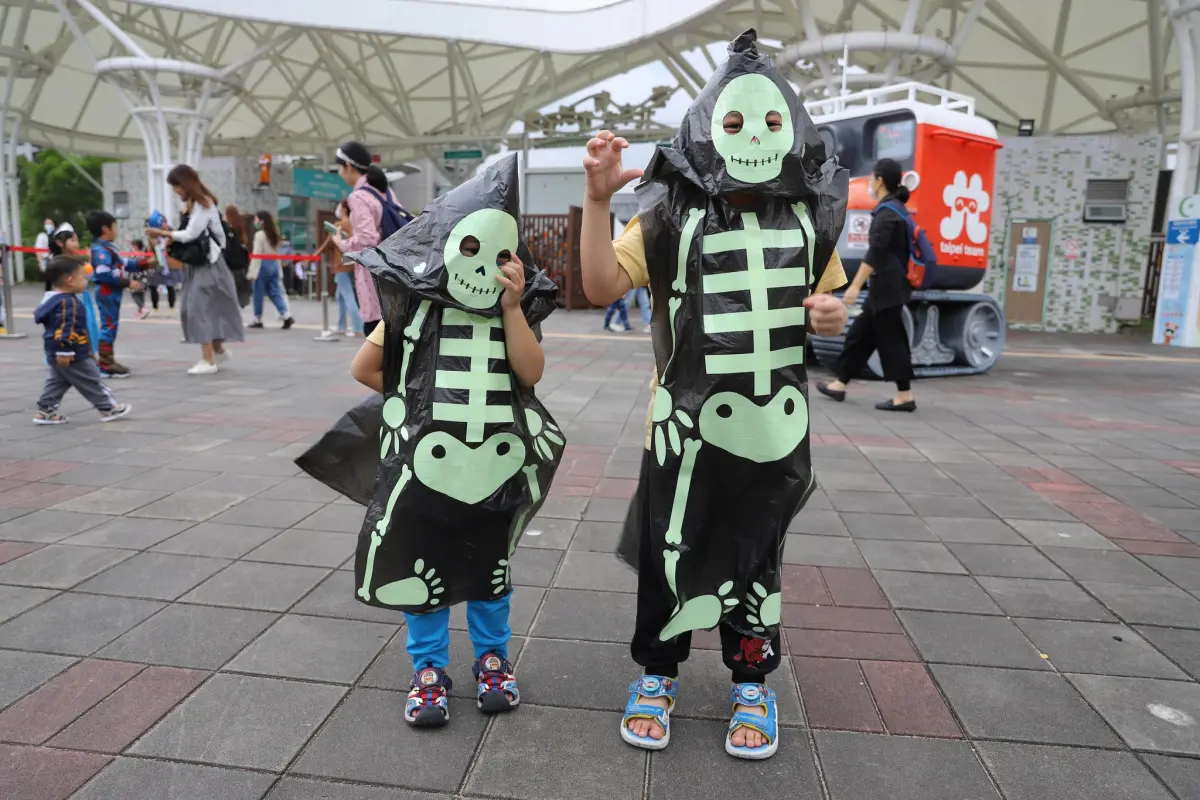 ▲明天開始一直到10月31日，全台樂園都針對萬聖節活動推出專屬變裝優惠，最低下殺299元，其中台北市兒童新樂園可享「免費入園」。（圖／取自台北市兒童新樂園臉書）