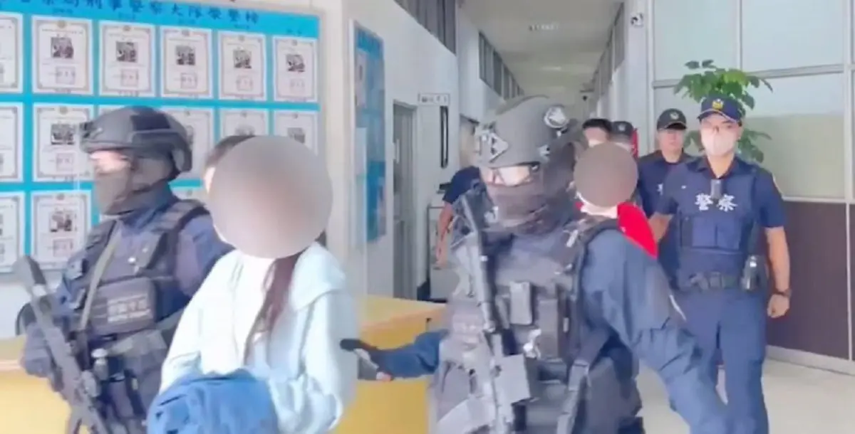 ▲高市刑大日前破獲以何姓犯嫌及沈姓犯嫌為首的暴力討債集團及旗下成員10人，其中為首何姓及沈姓兩名犯嫌，聲押獲准。（圖／記者郭凱杰翻攝）