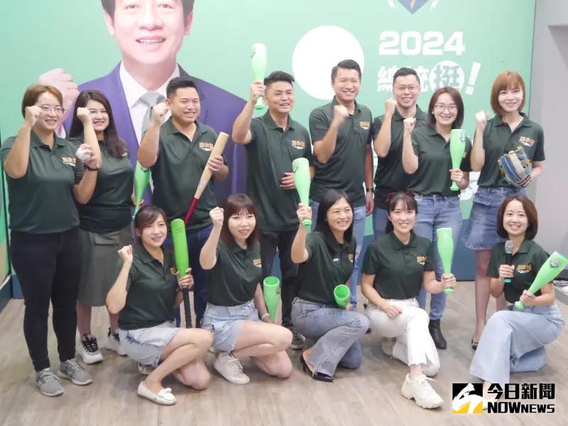 ▲賴清德新北競總舉辦營運開箱記者會,平均年齡30多歲的13位新北市議員組成發言人團隊正式亮相。(圖 /記者吳嘉億攝,2023.10.27)