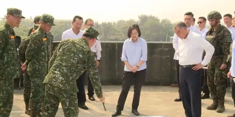 ▲總統蔡英文上午前往嘉義分別視導「統裁部」及「陸戰99旅戰車特遣隊」。（圖／總統府提供）