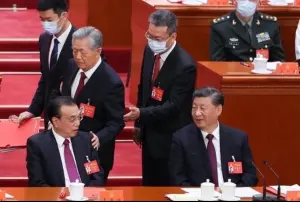 李克強突發心臟病驟逝!死因爆陰謀論 呂捷懷疑「這一掌有貓膩」
