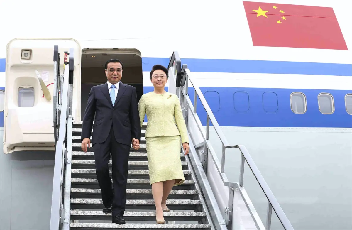 ▲中國國務院前總理李克強與妻子程虹結褵40年，育有一女。（圖／翻攝自《香港01》）