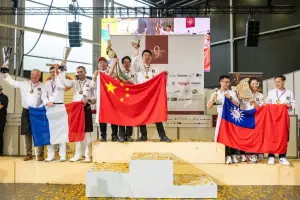 世界麵包大賽奪第3名！台灣隊高舉國旗　中國選手「嚇死閃超遠」

