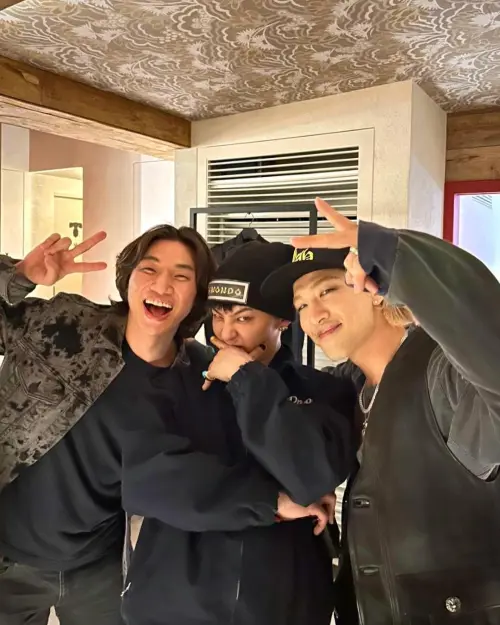 ▲BIGBANG大聲(左)剛復出個人活動,結果受到G-Dragon(中)影響,去上綜藝節目的片段遭立刻下架。(圖/翻攝自G-Dragon IG) ▲BIGBANG大聲(左)剛復出個人活動,結果受到G-Dragon(中)影響,去上綜藝節目的片段遭立刻下架。(圖/翻攝自G-Dragon IG)