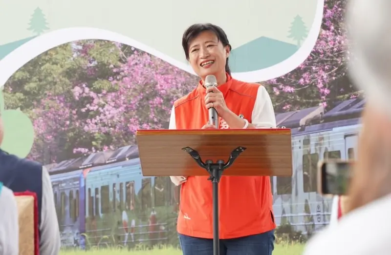 ▲蔡培慧表示,未來會因應各地觀光特色和需求,設計彩繪車廂。(圖/立委蔡培慧提供,2023.10.28)