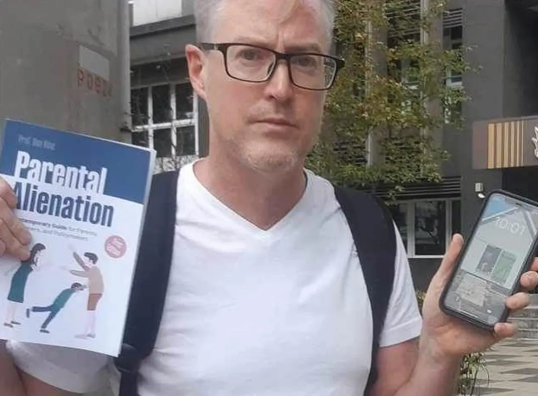 ▲夏克立一大早等不到黃嘉千，在警局被放鳥感到失落。（圖／翻攝夏克立IG）