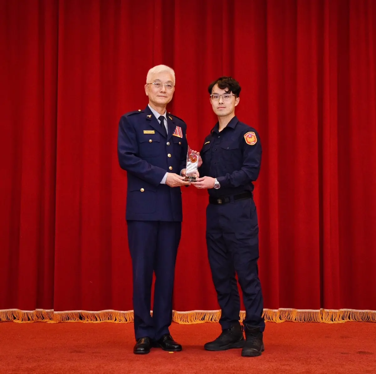 ▲李昱融於一宗持刀自戕案中勇敢奪刀搶救生命（圖/記者鄧力軍翻攝）