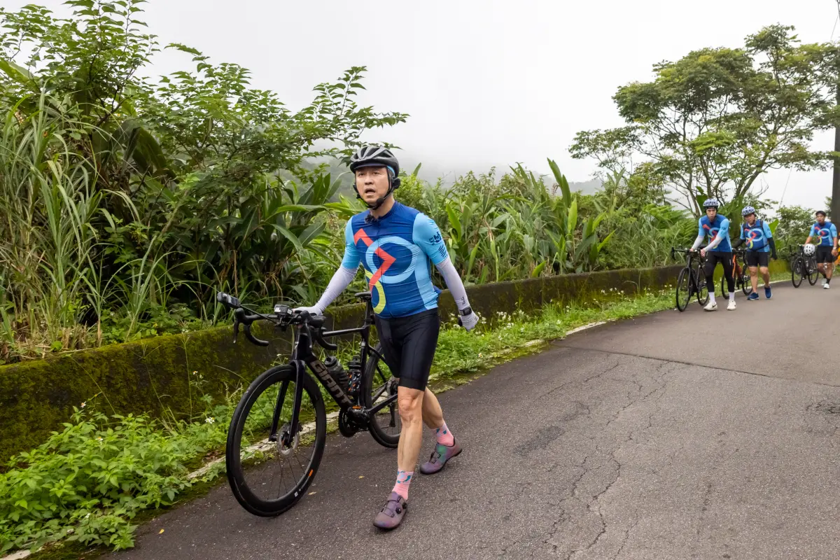 ▲庾澄慶領軍《騎吧！哈林小隊》，路途艱難，又有夥伴發生摔車意外，庾澄慶直說「不撐了」。（圖／好看娛樂提供）