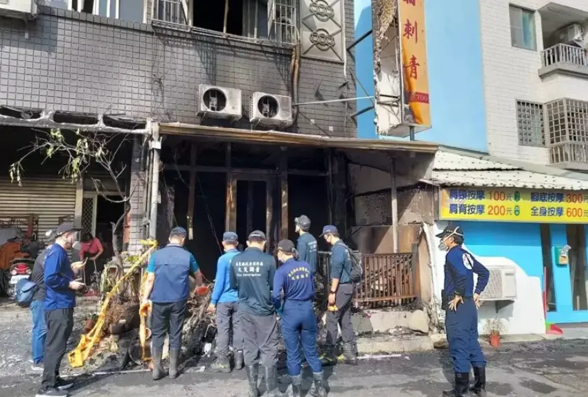 ▲28日清晨，屏東一家刺青店疑遭縱火，夫妻1死1重傷，警方鎖定嫌疑人追查中。（圖／翻攝畫面）