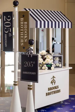 許路兒同款!Brooks Brothers超萌小羊 台北101快閃店限量205隻 ▲Brooks Brothers台北 101打造限量紀念小羊快閃店,訂製專屬紀念小羊,有夠萌。(圖/Brooks Brothers提供)