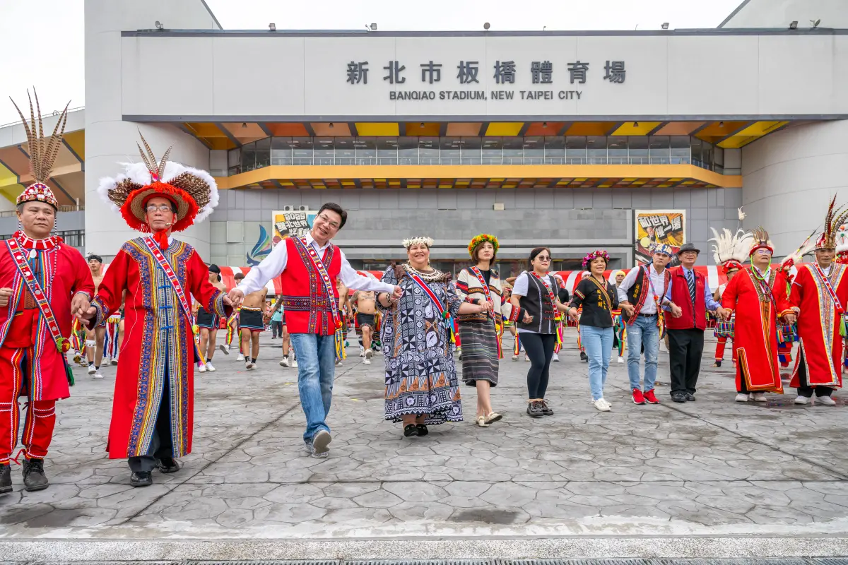 ▲新北市原住民族聯合文化活動熱鬧展開，新北市代理市長劉和然到現場與族人同歡。（圖 ／新北市政府原住民族行政局提供）