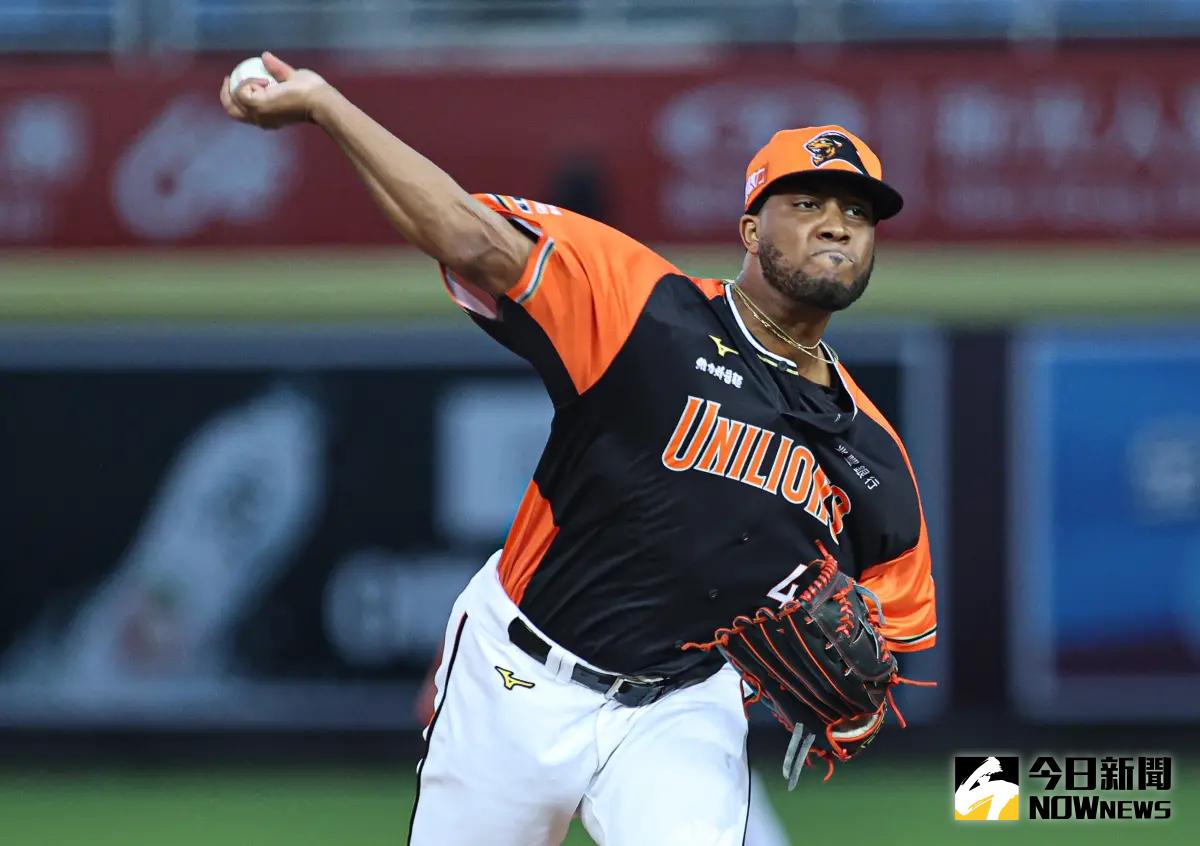 ▲中華職棒季後挑戰賽第二戰，統一獅先發投手克維斯只投1又三分之一局就因為投手前強襲球退場休息。（圖／記者葉政勳攝 , 2023.10.29）