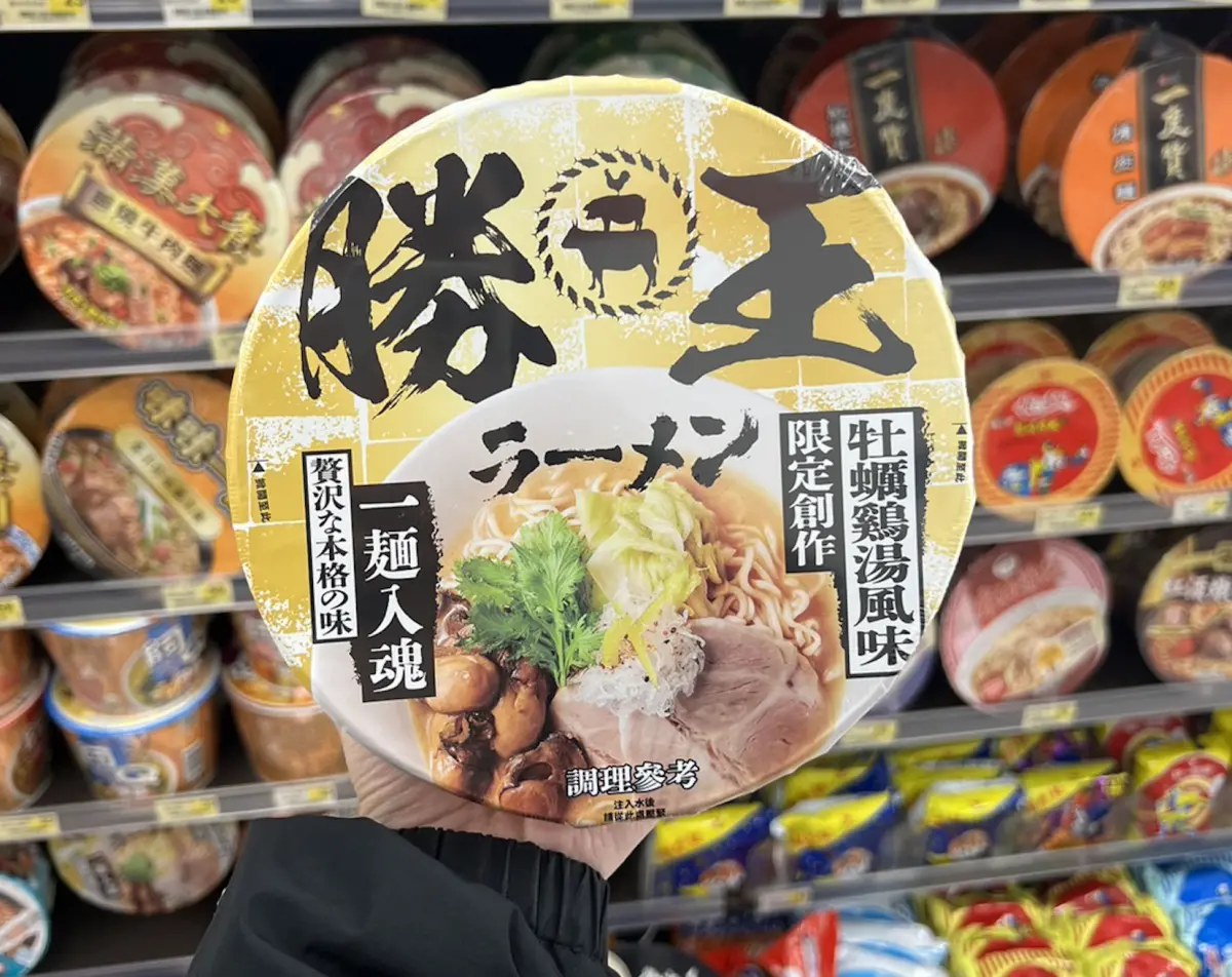 ▲勝王28日晚間宣布，勝王泡麵版本開賣，口味為牡蠣雞湯風味。（圖／記者賴禹妡攝）