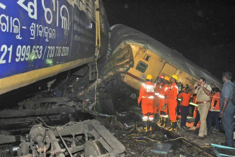 ▲印度29日傳出火車對撞意外，造成10人死亡。（圖／美聯社／達志影像）