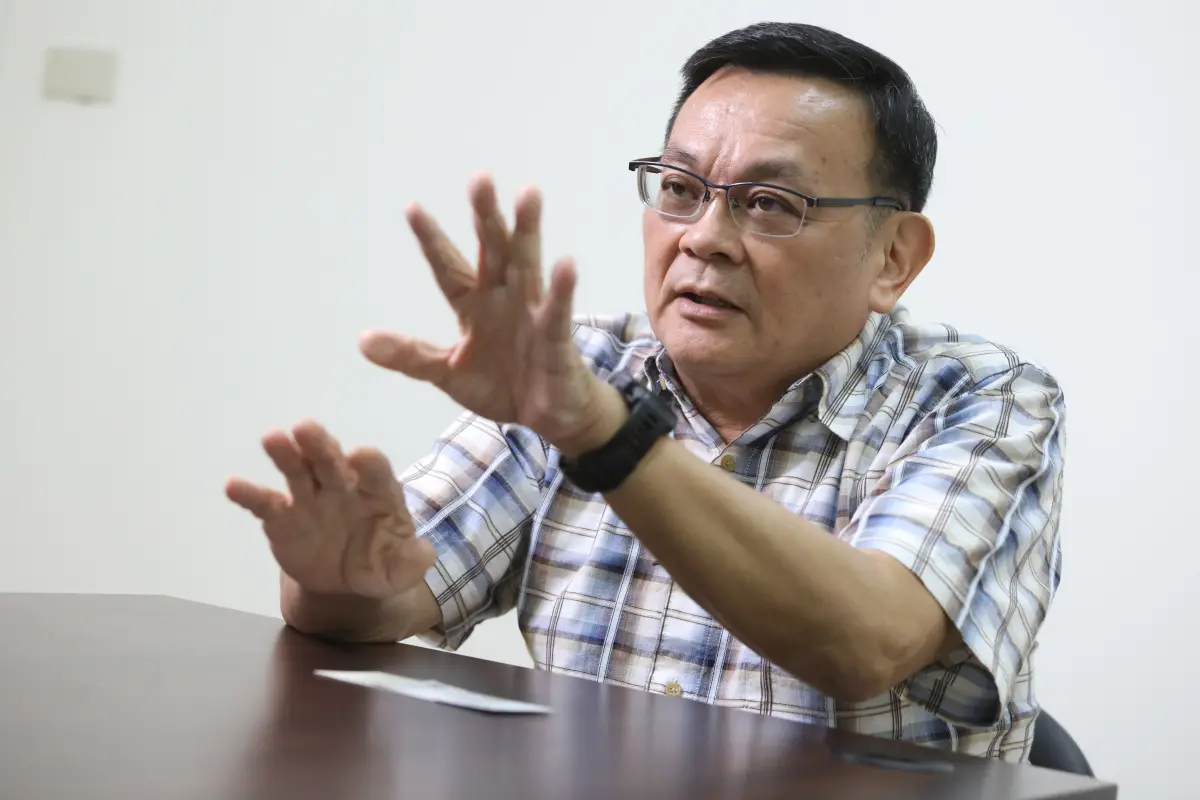 ▲對於有將近7成的青年勞工傾向選擇較為低薪的服務業工作，辛炳隆認為，這源於青年對於職場的不了解。 （圖／記者康仲誠攝）