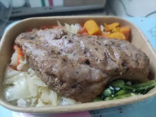 ▲全聯最近推出「十三香雞胸肉」幸福餐盒,同樣販售60元,超高CP值獲得好評。(圖/我愛全聯好物老實說) ▲全聯最近推出「十三香雞胸肉」幸福餐盒,同樣販售60元,超高CP值獲得好評。(圖/我愛全聯好物老實說)