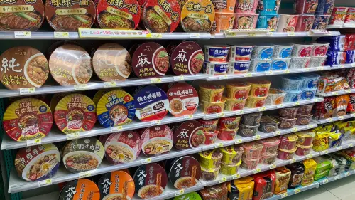 台灣「最難吃泡麵」翻身了！自嘲廣告被挖出　眾人買這碗全改觀
