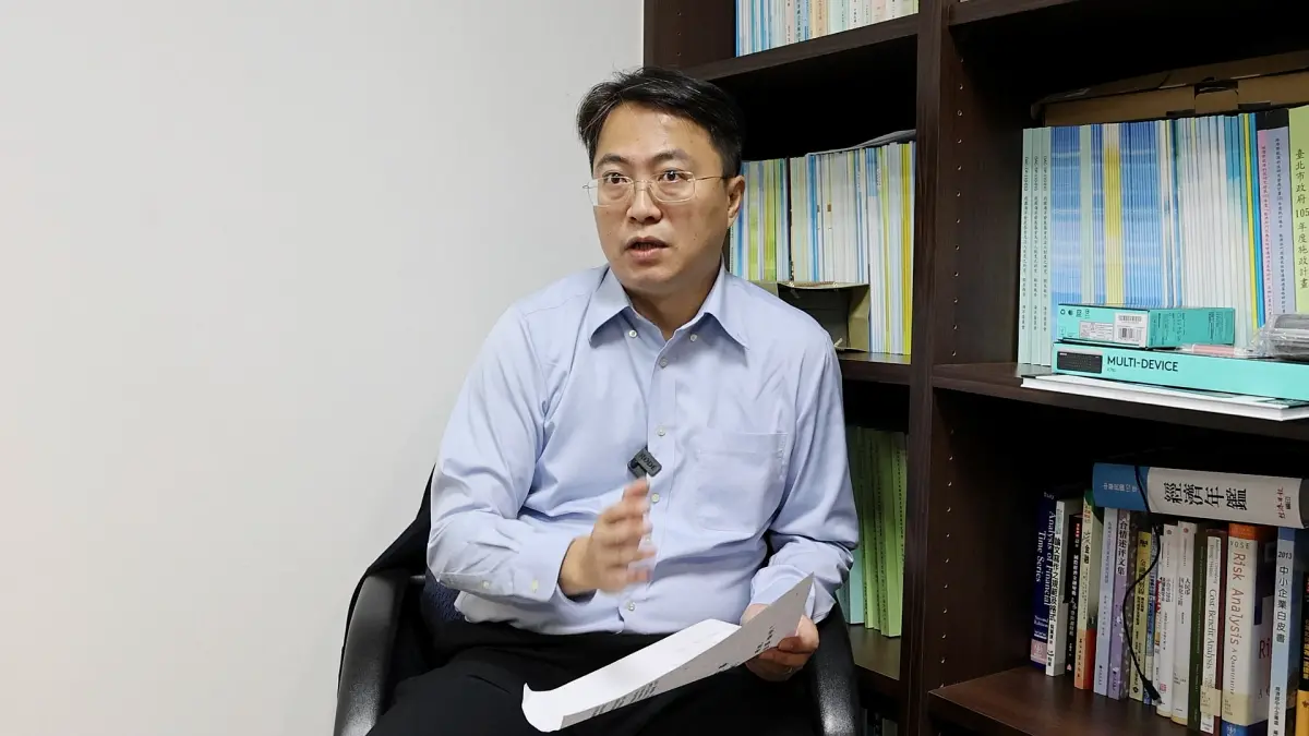 ▲針對台灣的通膨問題，儘管李俊杉表示，台灣的通膨狀況比其他國家平穩，但是由於我們的薪資漲幅跟不上物價水平，導致民眾購買力下降，因此民眾對通膨的感受仍高於實際漲幅。（圖／記者葉志明攝）